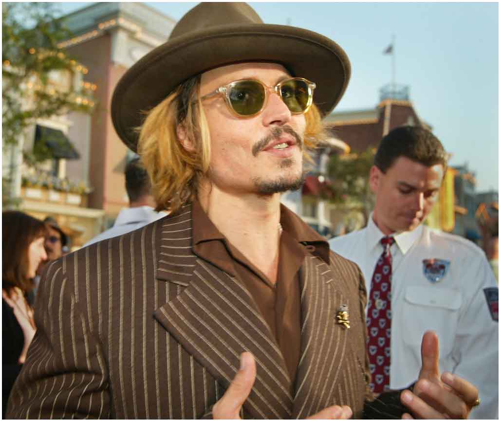 File Johnny Depp Chapeau et lunettes soleil 1678.jpg Wikimini