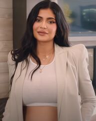 Fil:Kylie Jenner (en 2021).jpg