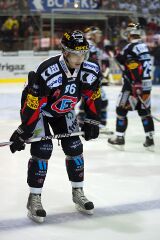 File:Julien Sprunger, Gottéron-Langnau, 15.01.2010.jpg