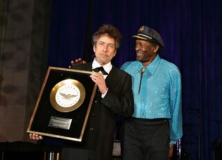 File:Chuck Berry presenting Golden Plate Award to Bob Dylan - 2003 Academy of Achievement Summit - DC.jpg
