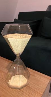 Sablier en verre avec sable doré