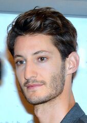 File:Pierre Niney 2016.jpg