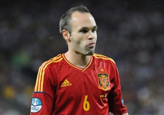 File:Iniesta espagne (2).jpg