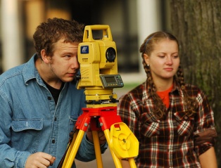 Fil:Surveying-2805.jpg