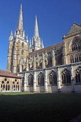 Fil:400px-Cathédrale Notre Dame.jpg