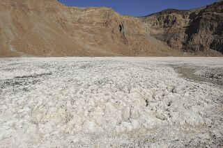 Fil:Natron - cratère - massif du Tibesti.jpg