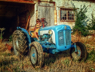 Fil:Vieux tracteur fordson-9206.jpg