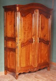 No009 Armoire Chantilly de style Louis XV, replique d'époque réalisé par les Ateliers Allot Frères ..jpg