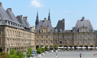 Fil:Place Ducale, Charleville-Mézières.jpg