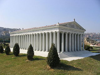 File:Temple d'Artémis à Éphèse-Reconstitution miniature.jpg